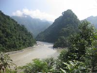 Weiterfahrt nach Pokhara - Auf der Strecke nach Mugling Zusammenfluss zweier Flüsse