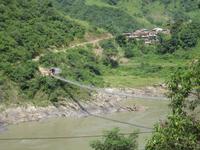 Auf der Strecke vom ChitwanNationalpark nach Mugling - Hängebrücke über den Fluss