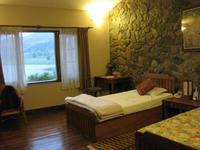 Die Zimmer in den Steinbungalows im 