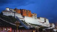 1112 Lhasa - Potala-Palast am Abend
