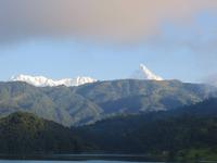 1807 Begnas-Lake - Anapurna-Kette - links Anapurna I - Sonnenaufgang