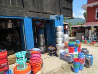 1930 Fahrt nach Kathmandu - Stopp in einem Dorf, welches als Einkaufort für umliegende Dörfer gilt