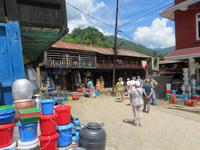 1931 Fahrt nach Kathmandu - Stopp in einem Dorf, welches als Einkaufort für umliegende Dörfer gilt