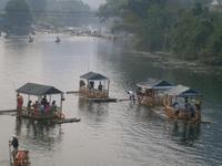 Partyboote auf dem Li-Fluss
