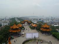 Aussicht vom Turm des Gelben Kranichs auf die Stadt Wuhan