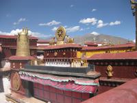 Die Dächer des Jokhang