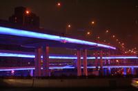 Nächtliches Straßenlichtermeer in Shanghai