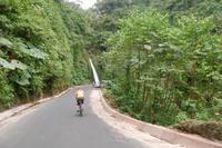 Wasserfall im Nebelwald um San Miguel