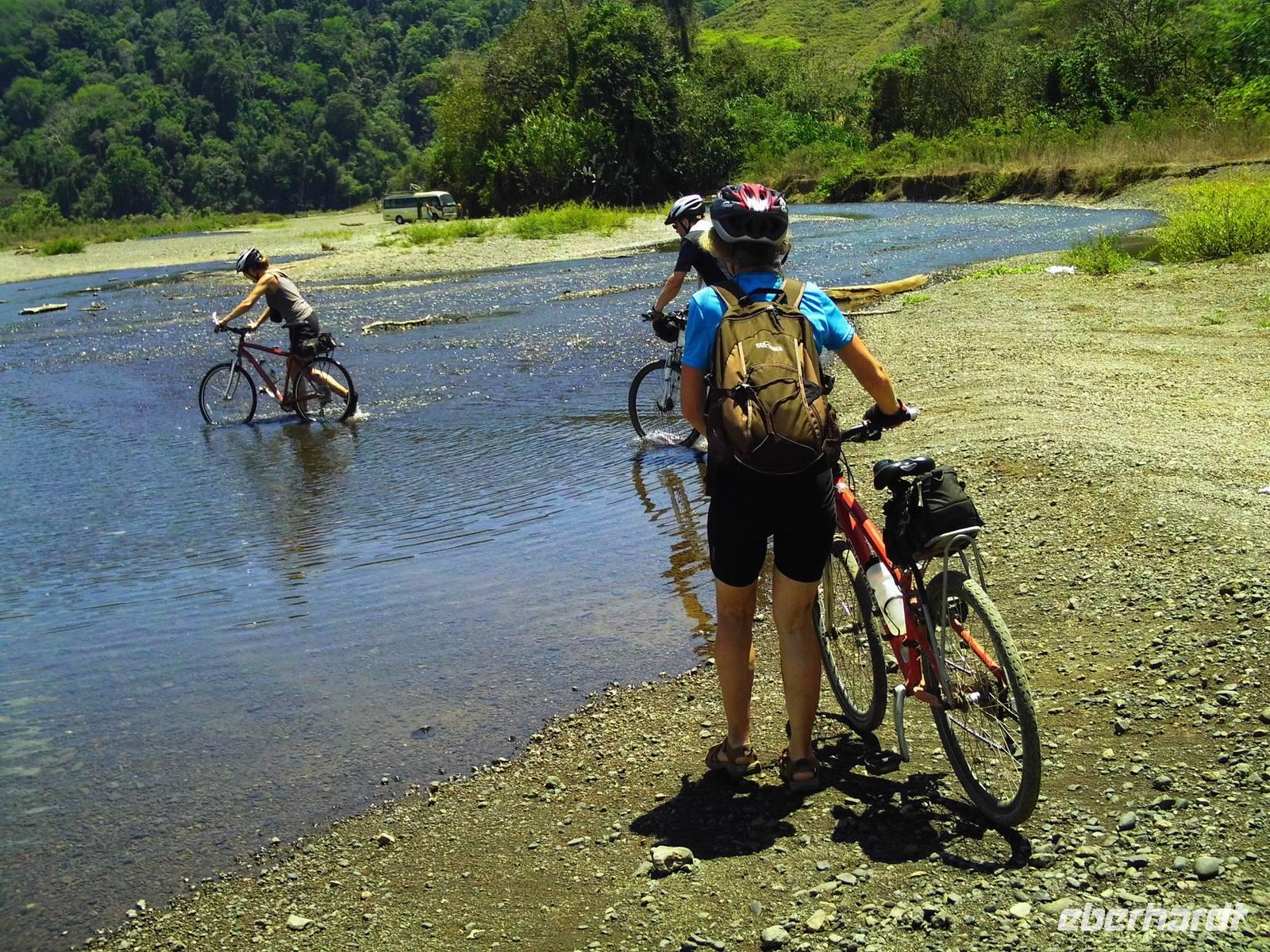 Durchquerung des Tulin-Flusses