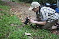 029 Costa Rica - Tortuguero - Starfotograf am Boden