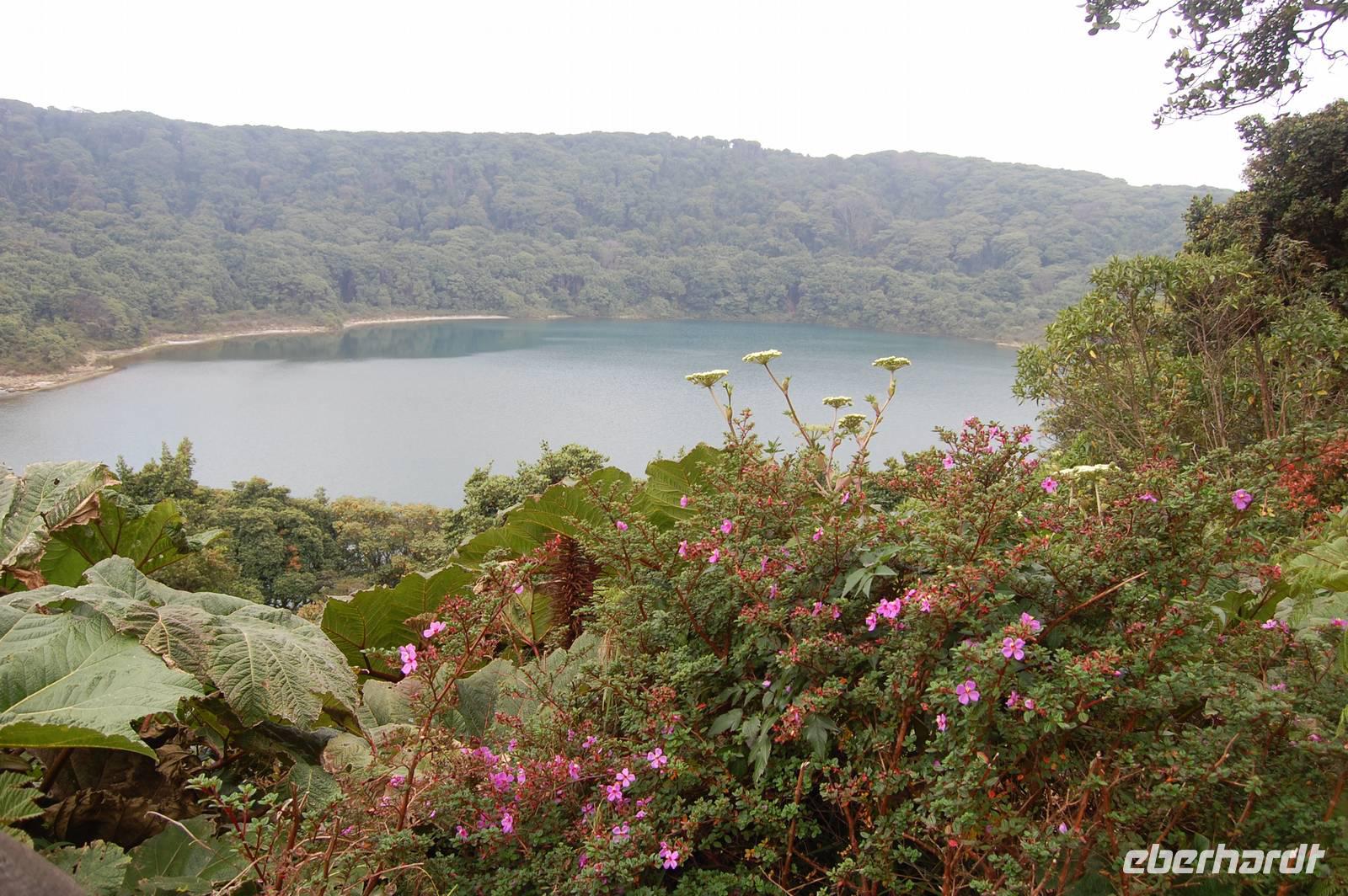 Kratersee am Vulkan 