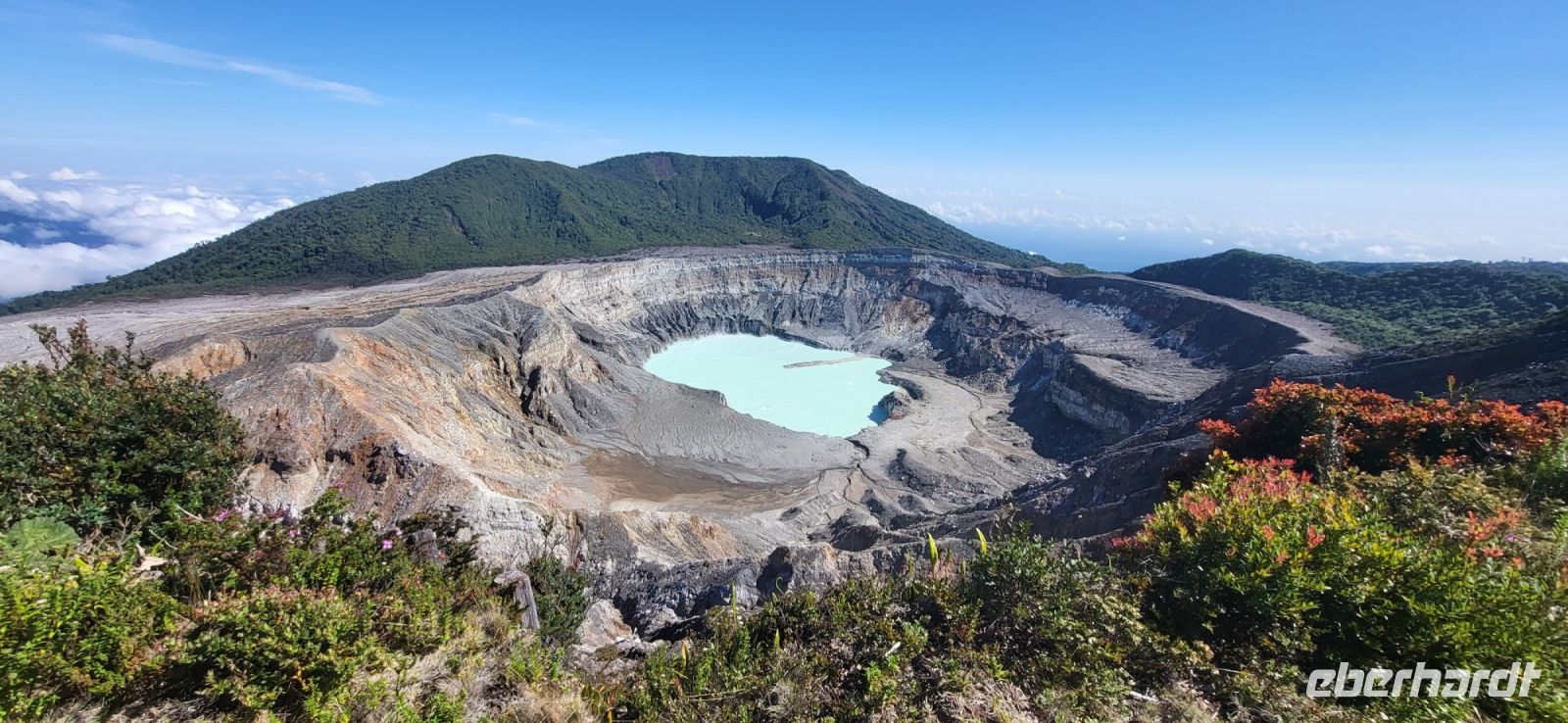 10 Blick in den Kratersee des Vulkan Poas