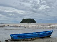 5. Tag – Delfinbeobachtung ab Samara – Unser Katamaran vor Anker in der Bucht von Samara