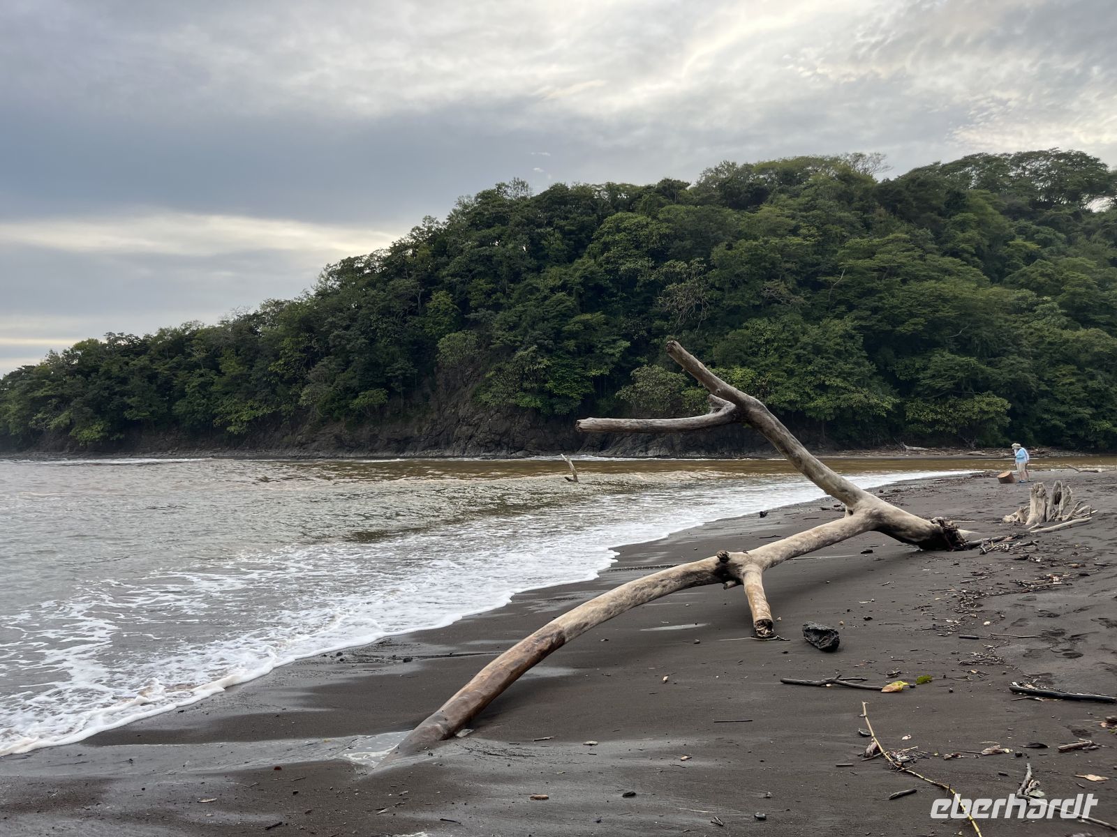 der Fluss mündet hier ins Meer