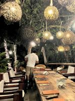 Abendessen im Restaurant am Strand