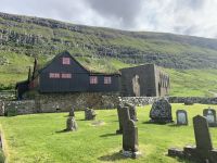 Königsbauernhof und St. Magnus Kathedrale Kirjubøur - Insel Streymøy - Färöer Inseln