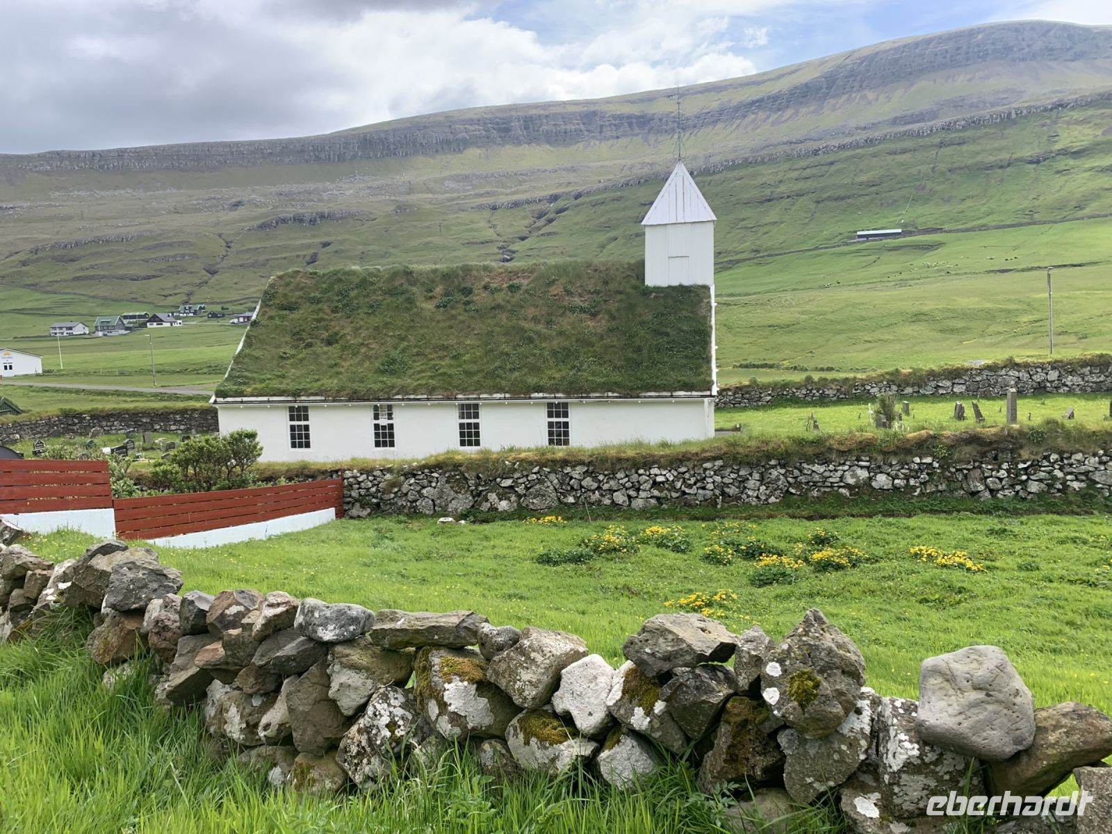 Kirche von Husavik - Insel Sandøy - Färöer Inseln
