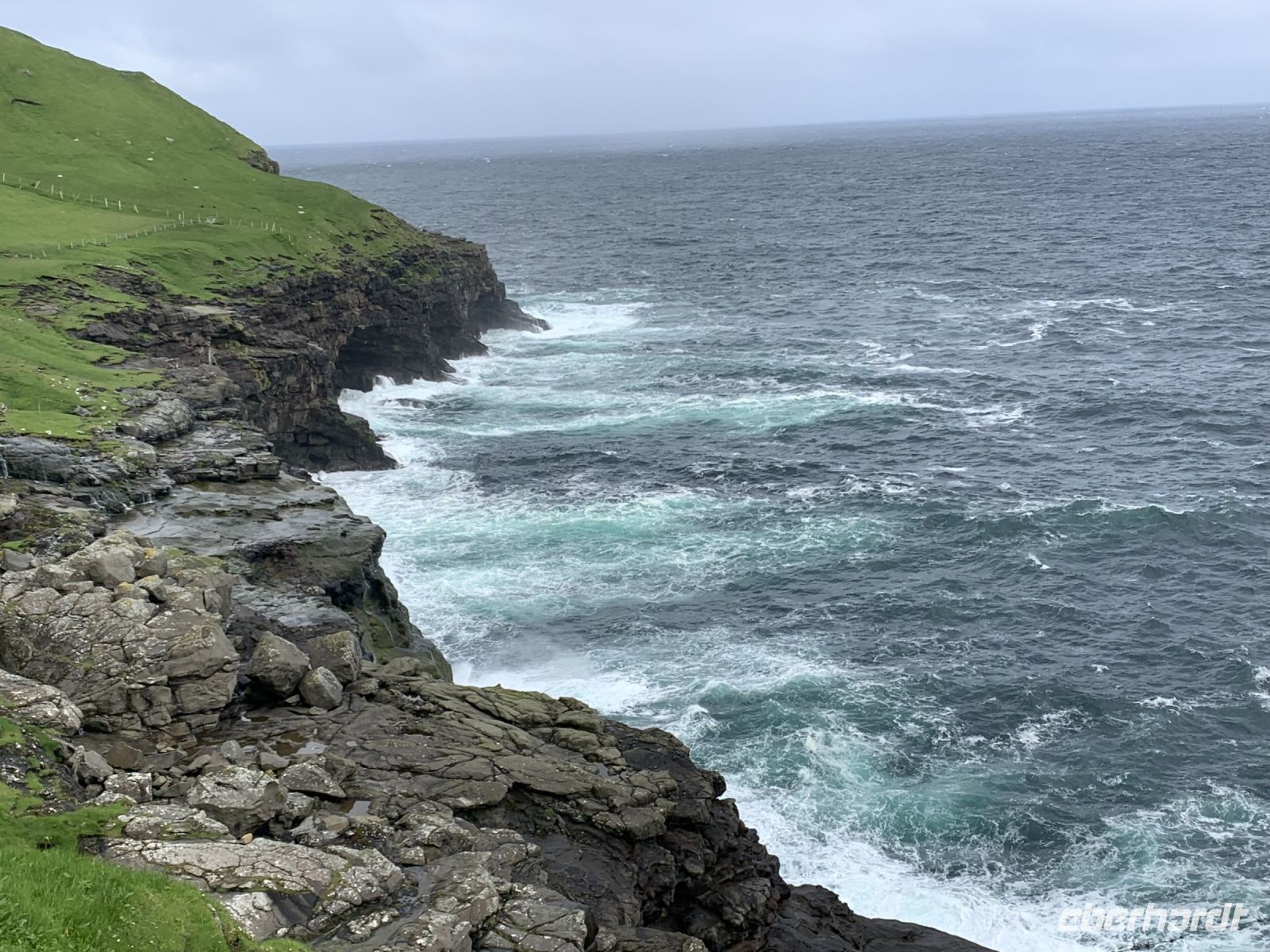 Steilküste Trøllanes - Kalsoy - Färöer Inseln