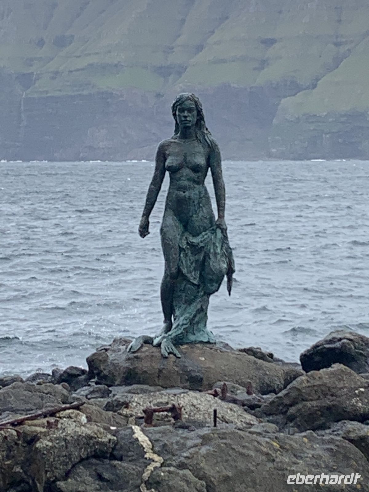 Die ROBBENFRAU - Mikladalur - Insel Kalsoy - Färöer Inseln