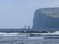 Der Riese und die Hexe - Tjørnuvik - Insel Eysturoy . Färöer Inseln