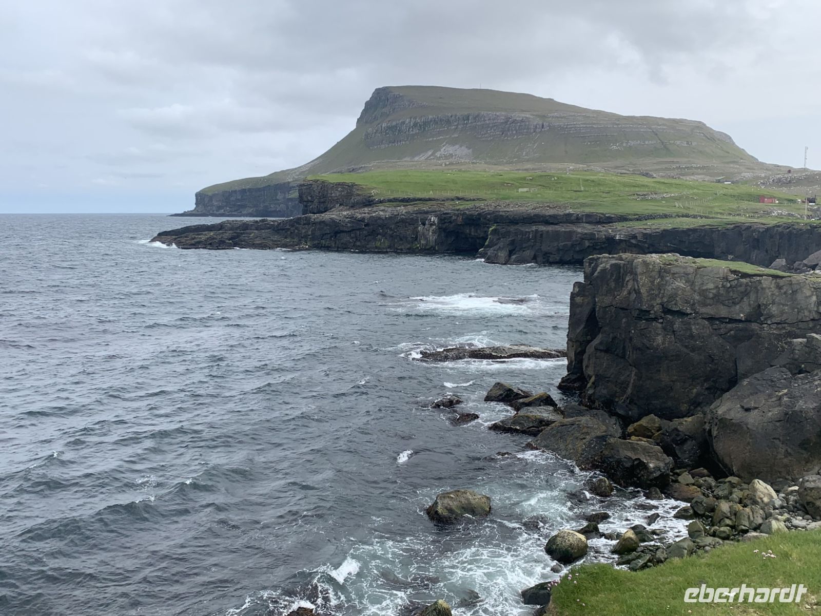 Felsküste Insel Nolsoy - Färöer Inseln