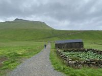 Faröer - Trøllanes Anstieg zum Wanderweg