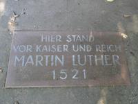 im Park neben Dom