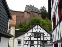 Die Henneburg über Heimbach