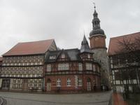 Stolberg (Harz)-Früheres Postamt,dahinter der Saigerturm