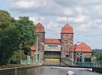 Technisches Meisterwerk, die Schachtschleuse in Minden, wir fahren in die Weser