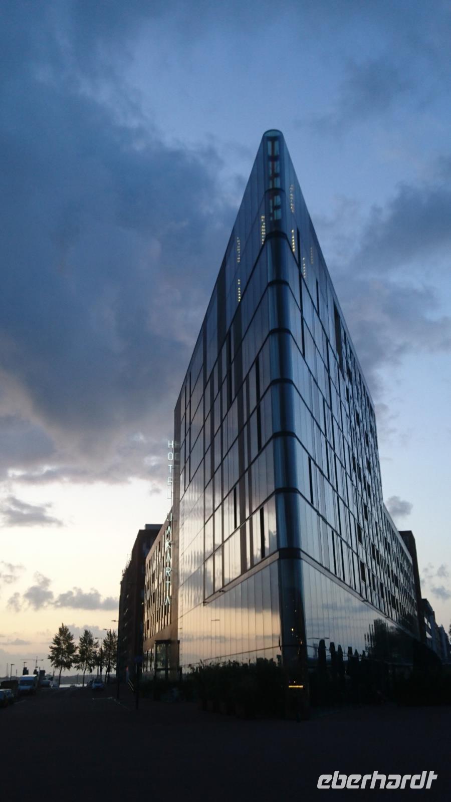 Hotel Jakarta am Javakade, unserm Liegeplatz - Abschied von Amsterdam