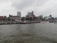 Blick zu den Landungsbrücken