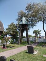 Glockenturm, einzige Glocke der Kirche