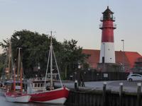 Büsum - alter Hafen mit Leuchtturm 