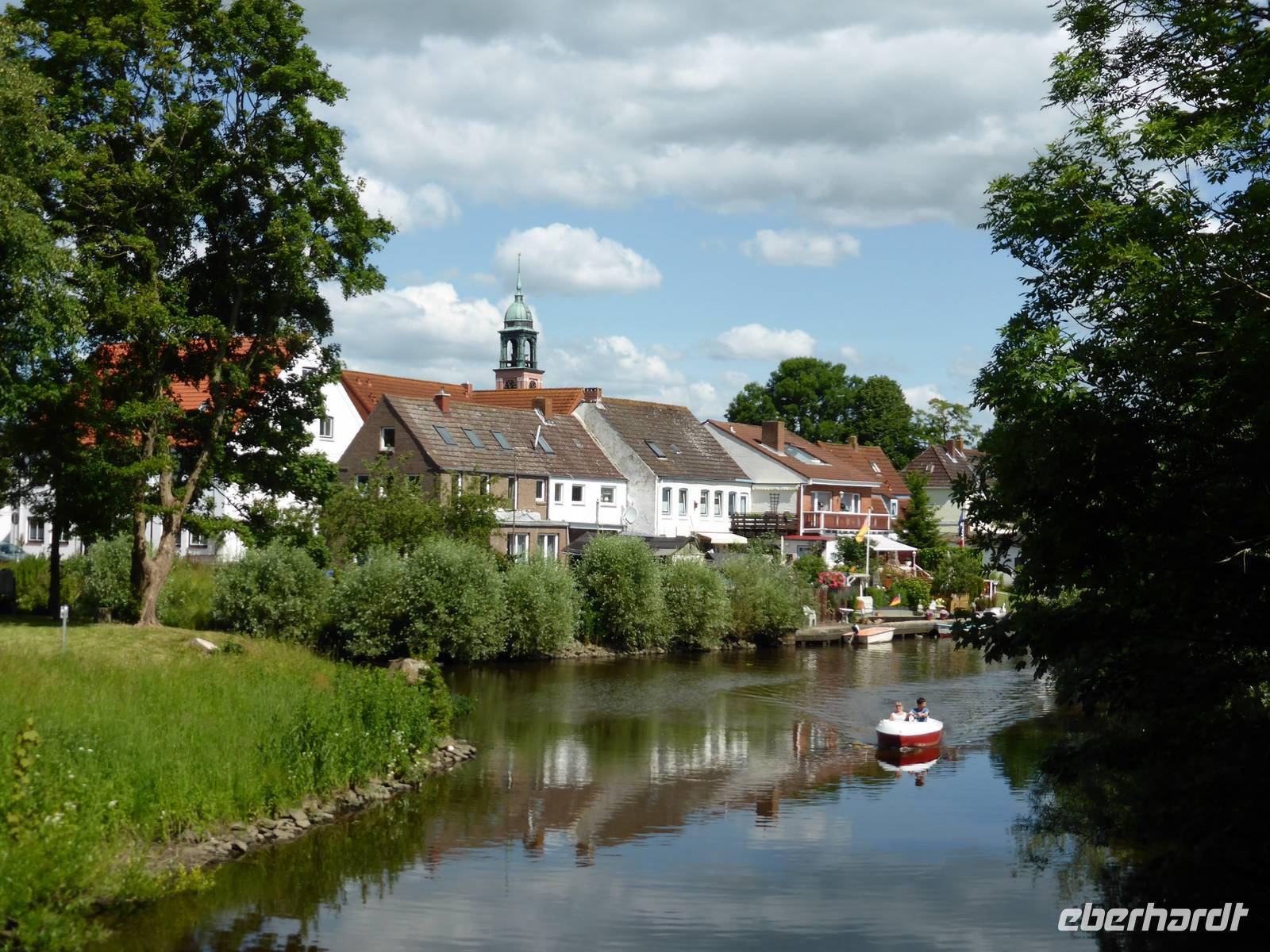 Friedrichstadt - Blick zur Stadt