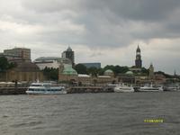 Blick zu den Landungsbrücken