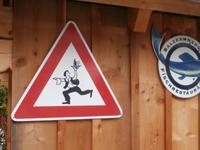 Warnung vorm rasenden Kellner