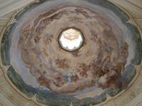 Blick zur Kuppel in der Antoniuskapelle in St. Johann in Tirol