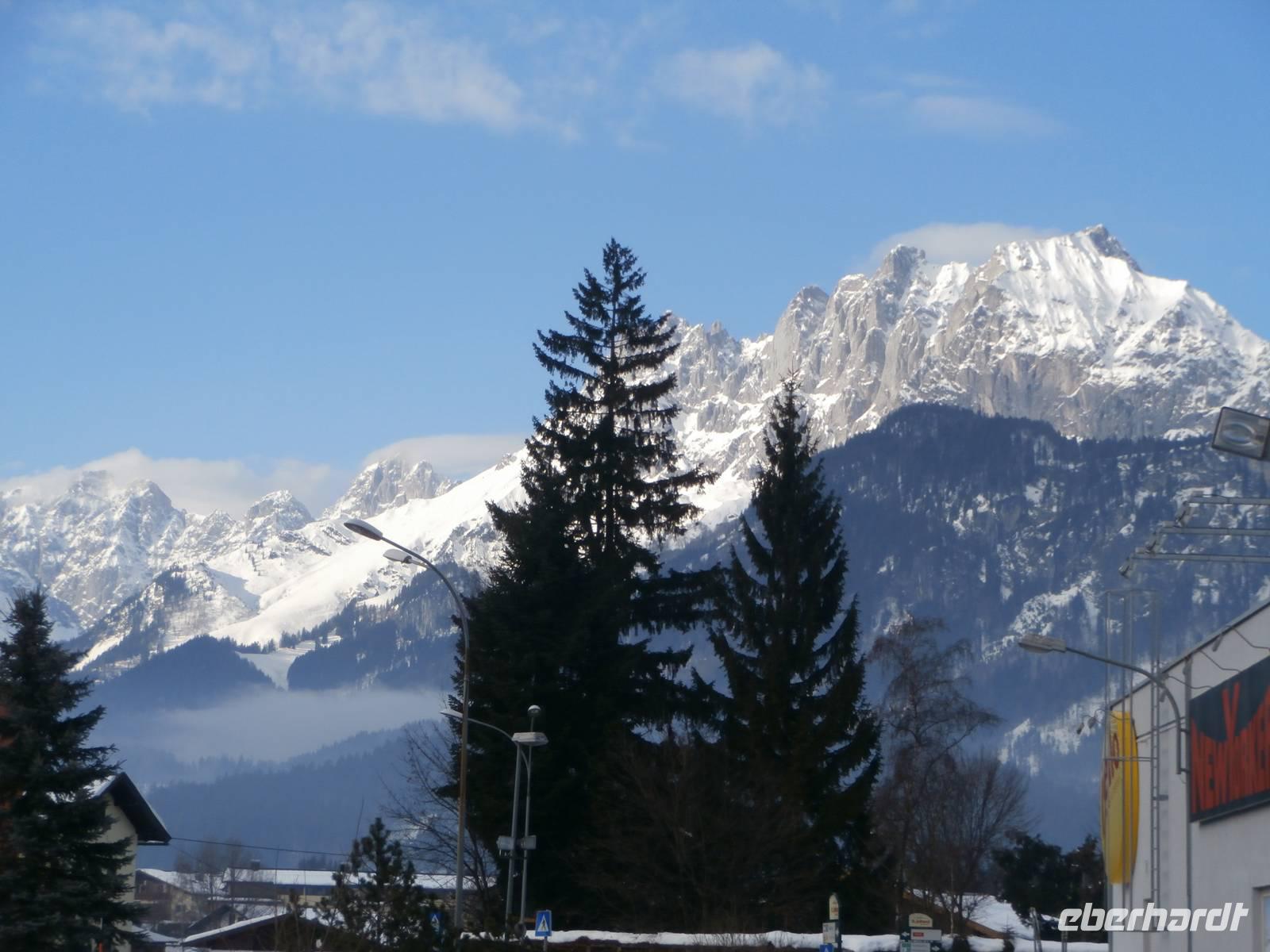 der Wilde Kaiser umrahmt St. Johann in Tirol