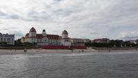 Blick von der Seebrücke Binz auf die Starndpromenade mit dem Kurhaus