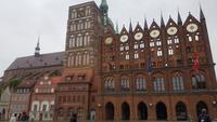 Rathaus Stralsund mit Nikolaikirche