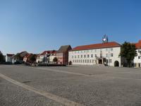 Marktplatz mit Rathaus in Anklam