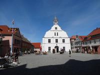 Marktplatz mit Rathaus in Wolgast