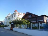 Bansin, rechts das älteste Café der Insel Usedom, das Café Asgard