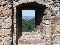 Oybin - Blick auf Zittau durch ein fenster des 