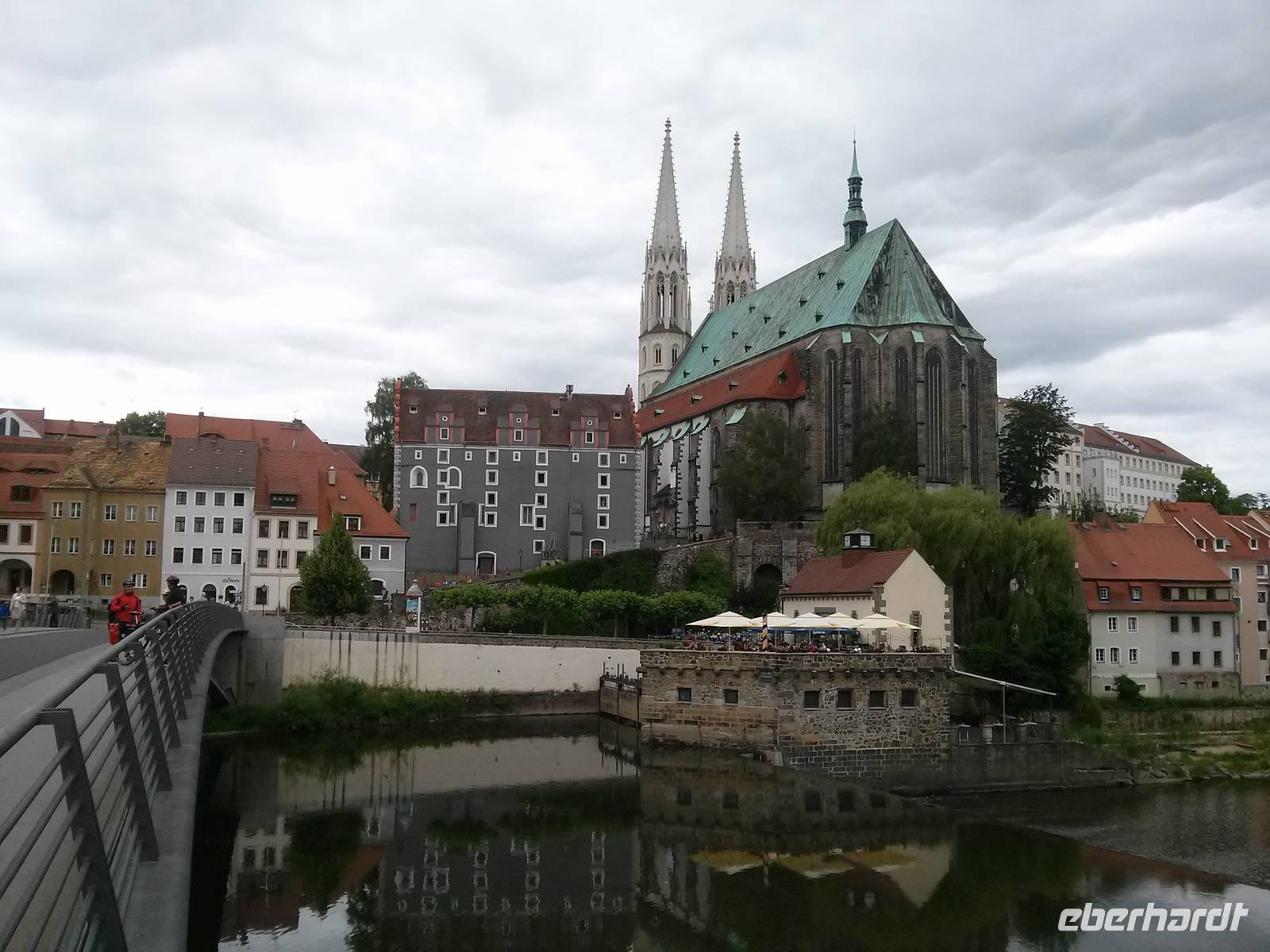 Zgorzelec - Blick nach Görlitz (Sankt Peter und Paul) und das östlichste Café Deutschlands (Vierradenmühle)