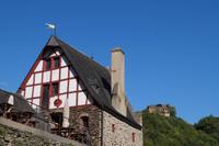 Blick von Burg Eltz auf die Trutz-Eltz