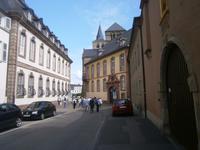 Trier, Blick aus einer Seitengasse zum Dom