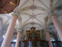 Die Decke und die Orgel der Klosterkirche von Beilstein