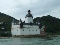 Burg Pfalzgrafenstein mitten im Rhein